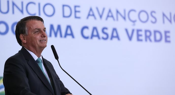 Com a alta dos combustíveis comprometendo sua popularidade, Bolsonaro tem feito uma série de críticas à Petrobras e aos impostos cobrados por governadores