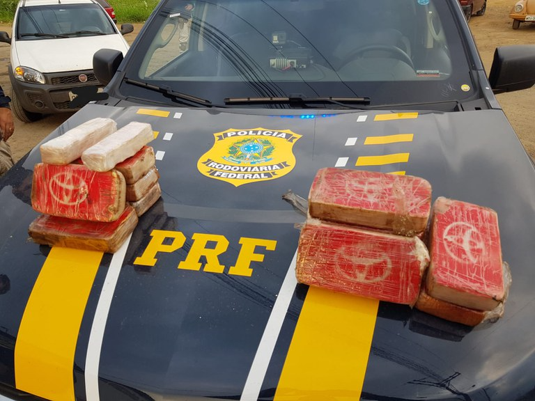 PRF apreende 12 quilos de pasta base de cocaína em João Neiva. Crédito: Polícia Rodoviária Federal (PRF)