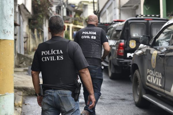 Polícia cumpre mandados de prisão e de apreensão em bairros da Grande Vitória