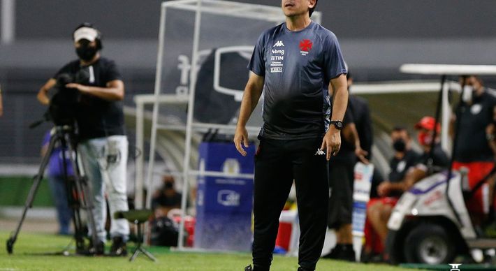 Com o desafio de subir um time que ainda não engrenou, o treinador assumiu o comando nesta semana e encontrou um elenco pressionado