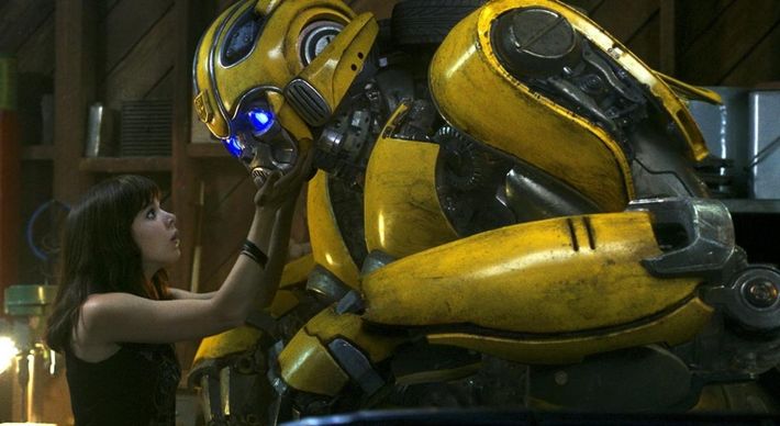 Além do longa-metragem derivado da saga 'Transformers', nesta semana, a emissora também apresenta os sucessos 'Jurassic World: Reino Ameaçado' e 'Bohemian Rhapsody - A História de Freddie Mercury'