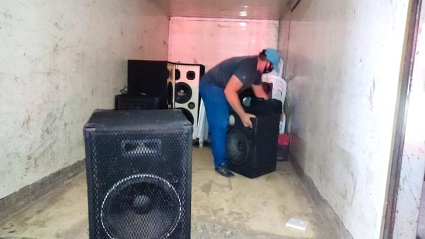 A prefeitura apreendeu equipamentos de som durante operação no bairro Marcílio de Noronha neste sábado (18)