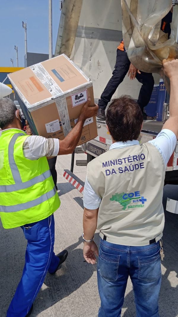O ES recebeu mais de 218 mil doses da vacina da Pfizer contra a Covid-19 neste domingo (19) por Divulgação/Sesa