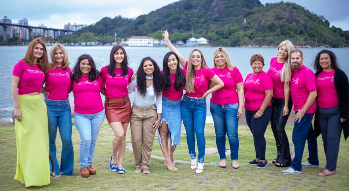 O peruqueiro Dirceu Paigel prepara a 4a edição da Mostra Você é Única, ensaio fotográfico que conta com pacientes em tratamento contra o câncer de mama e mulheres que já venceram a doença, em parceria com a Afecc