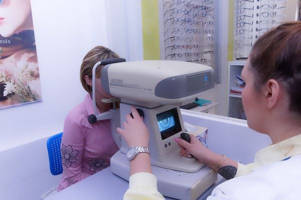 Antes da cirurgia de catarata, é realizado o exame médico oftalmológico completo