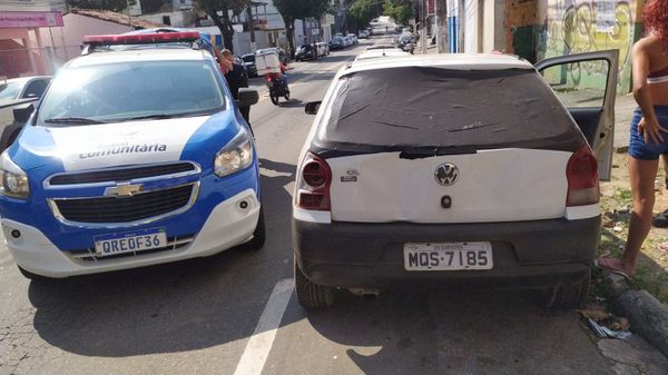 Carro recuperado nesta segunda-feira (20) é um GOL branco com placa de Cariacica