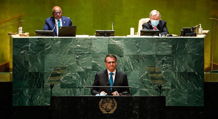 Vendo seus índices de popularidade despencarem em queda livre e sem conseguir oferecer soluções aos reais problemas do Brasil, Bolsonaro decidiu direcionar seu discurso a seus apoiadores