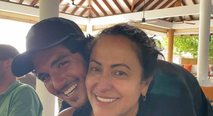 Simone Medina desejou sorte ao surfista em sua nova fase