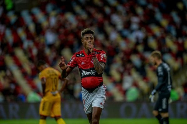 Bruno Henrique marcou os dois gols da vitória do Flamengo