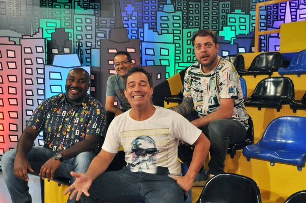 Programa Encrenca, da RedeTV, era apresentado por Tatola Godas, Dennys Motta, Ricardinho Mendonça e Ângelo Campos 