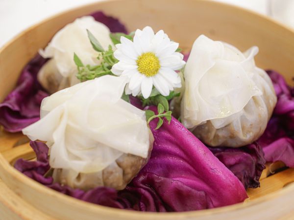 Salada do Sobremesa com flores do restaurante Ubud por Vitor Jubini