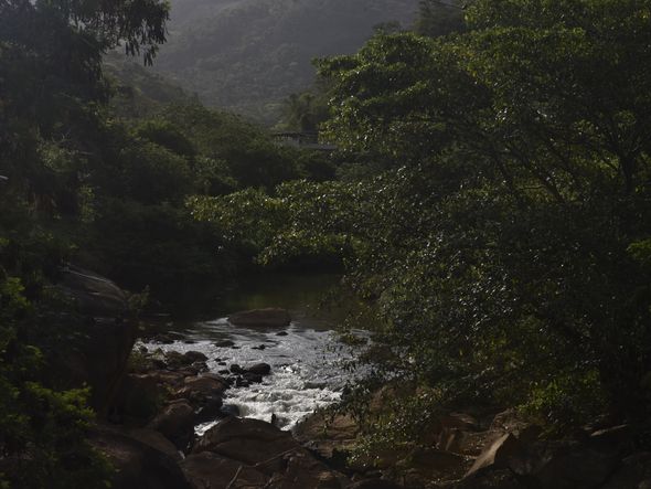 Rio Santa Maria da Vitória, em Santa Leopoldina por Ricardo Medeiros