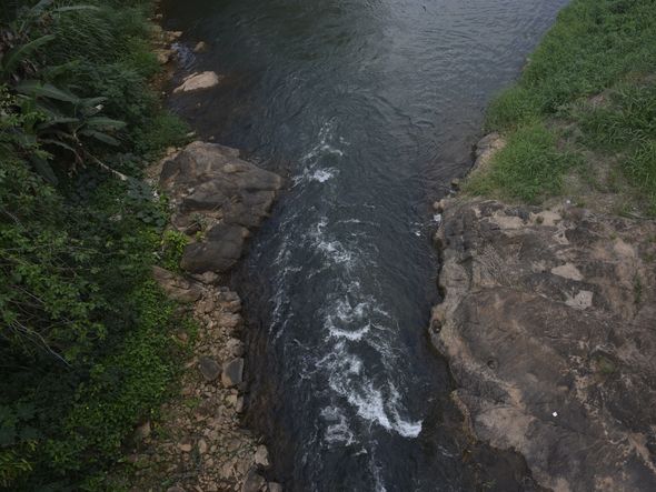 Rio Santa Maria da Vitória, em Santa Leopoldina por Ricardo Medeiros