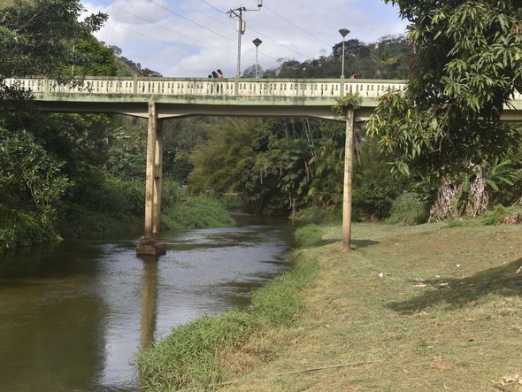 Rio Santa Maria da Vitória, em Santa Leopoldina por Ricardo Medeiros
