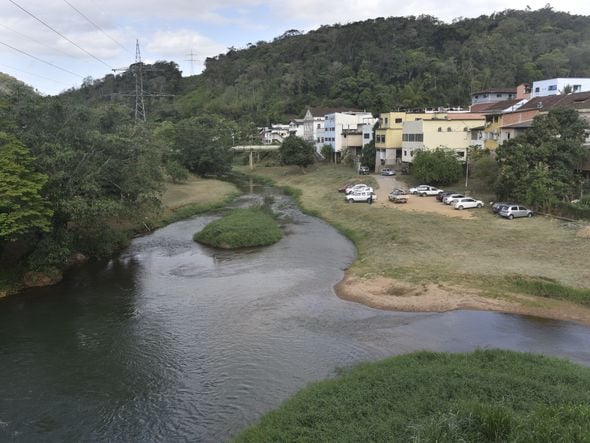 Rio Santa Maria da Vitória, em Santa Leopoldina por Ricardo Medeiros