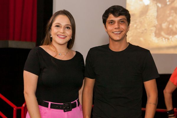 Os irmão Letícia e Moisés Nascimento na estreia do Cine Nostalgia, no Cine Jardins.