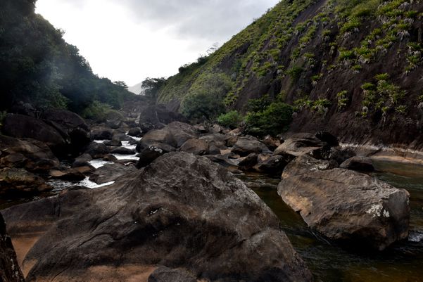 Rio Santa Maria que está com leito bem seco, em Santa Leopoldina