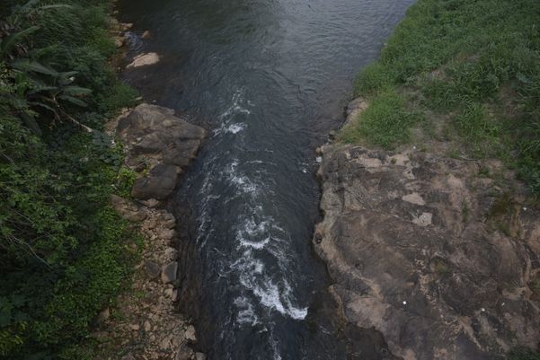 Rio Santa Maria que está com leito bem seco, em Santa Leopoldina