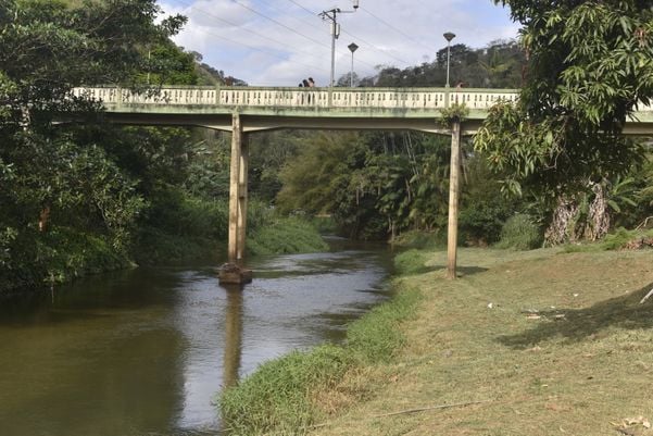 Rio Santa Maria que está com leito bem seco, em Santa Leopoldina