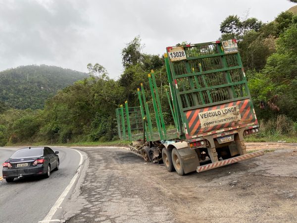 Batida entre dois caminhões deixou uma pessoa morta na BR 262