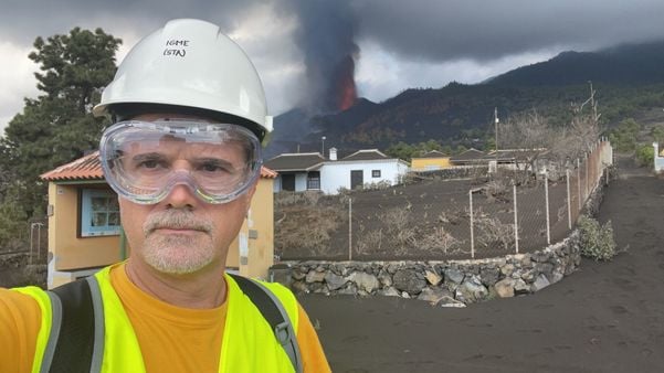 Erupção do vulcão  em La Palma se intensifica e forma chuva piroclástica por Instituto Geológico y Minero de Espanha (IGME) 