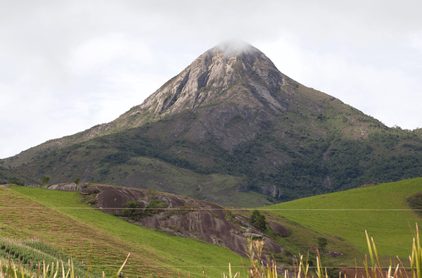 Parque Estadual do Forno Grande por Montanhas Capixabas