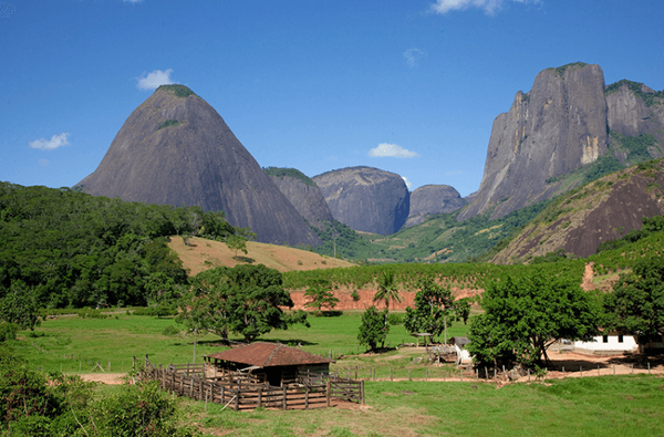 Parque Estadual do Forno Grande por Montanhas Capixabas