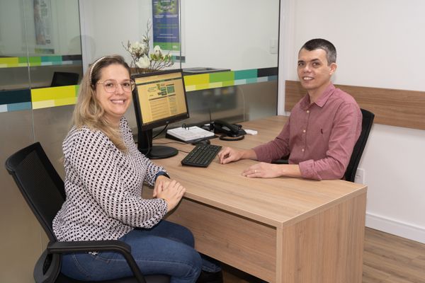 O auxílio e a consultoria do gerente de Relacionamentos Atos Herberto Naitcel, do Sicoob ES, foram essenciais na vida da publicitária Danieli Carletti D’Ambrosio.