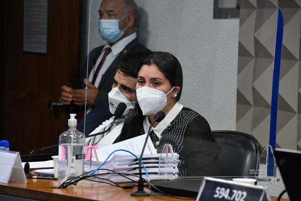 A advogada Bruna Morato, representante dos médicos que denunciaram a rede, presta depoimento à Comissão Parlamentar de Inquérito da Covid
