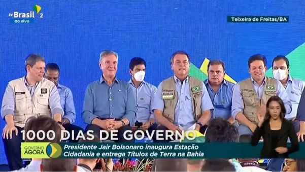 Jair Bolsonaro ao lado de Fernando Collor em evento em Teixeira de Freitas (BA)