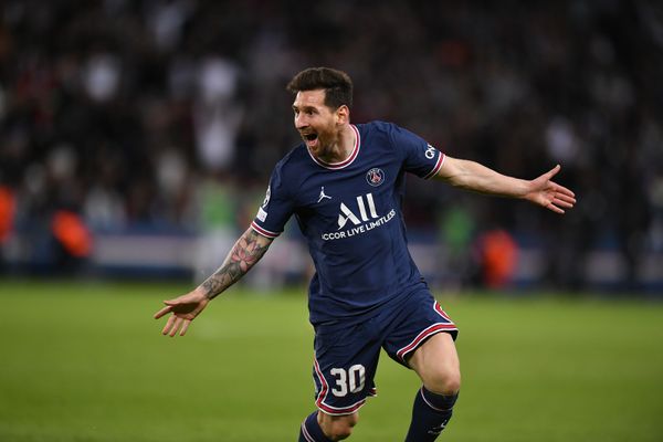 Messi marcou seu primeiro gol com a camisa do PSG, que venceu o Manchester City por 2 a 0