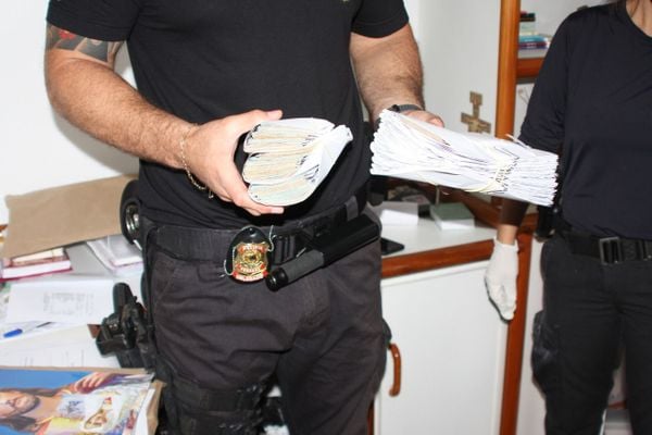 Prefeito de São Mateus e empresários são presos em operação da PF por Polícia Federal