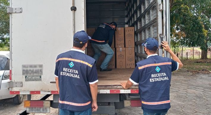 O veículo seguia em direção ao Estado da Bahia, quando foi parado pelos policiais em Pedro Canário. A carga foi avaliada em R$ 200 mil
