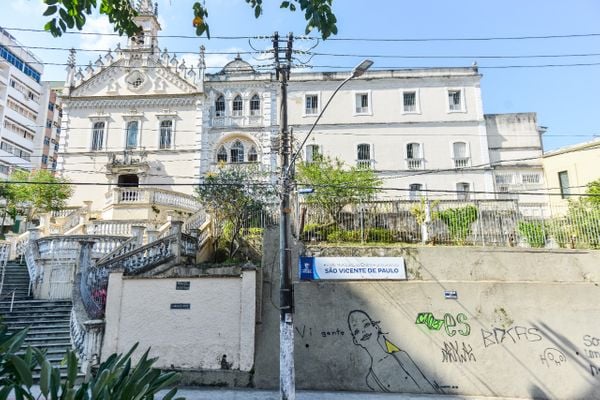 Em 2006, a Emef São Vicente de Paulo foi transferida para o antigo Colégio do Carmo, que não pertence à PMV