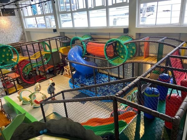 Parquinho/espaço kids/playground do restaurante Rancho Beliskão, em Vitória