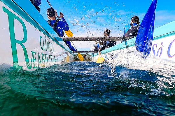 Projeto oferece aulas gratuitas de canoa havaiana a crianças e adolescentes em Linhares por Davi Oliveira