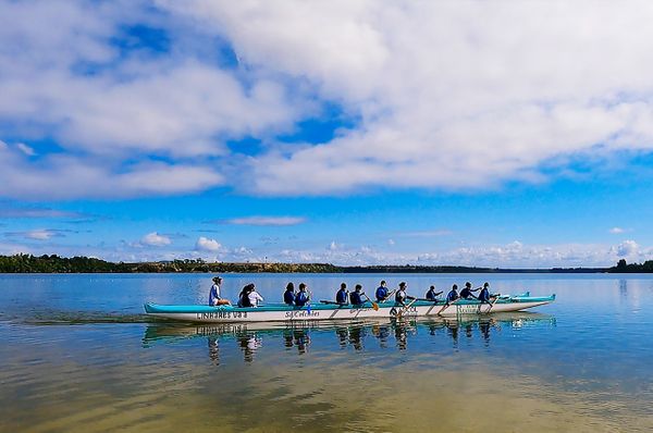 Projeto oferece aulas gratuitas de canoa havaiana a crianças e adolescentes em Linhares por Davi Oliveira