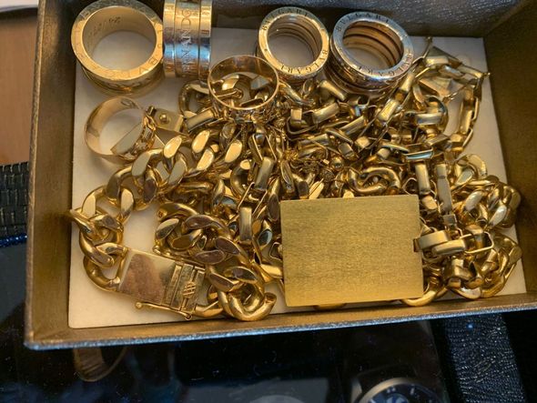 PF apreende joias durante operação em Vitória por Divulgação/Polícia Federal