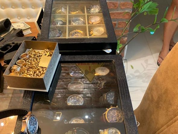 PF apreende joias durante operação em Vitória por Divulgação/Polícia Federal