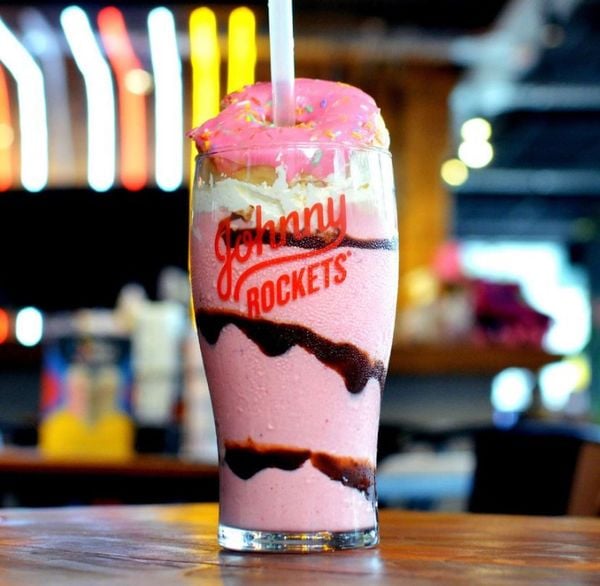 Strawberry Donut Shake, sobremesa do restaurante Johnny Rockets