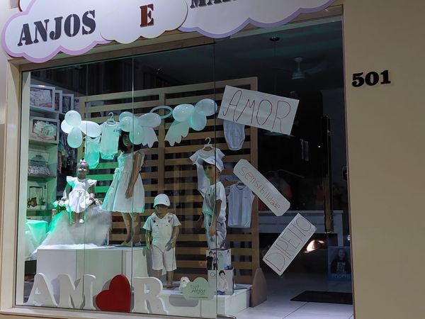 Manifestação pediu paz e o fim da violência contra a mulher por Divulgação