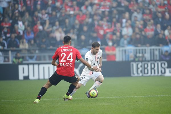 Nem com o Messi, que atuou junto com Neymar, PSG conseguiu vencer o rival
