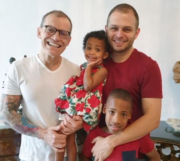 Fabiano Contarato ao lado do marido e dos filhos: luta contra a homofobia
