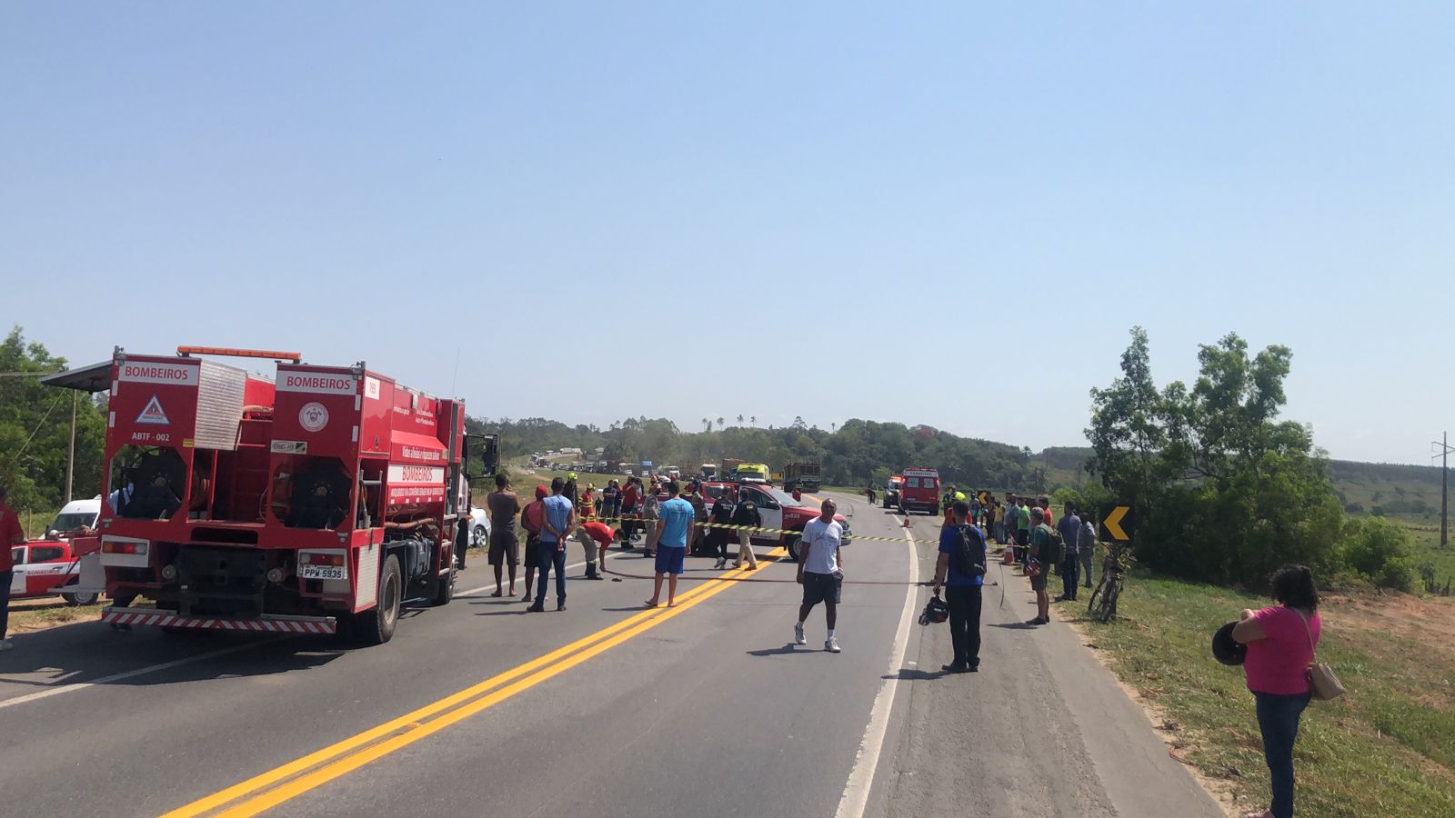 Acidente entre carro e caminhão mata motorista na BR 101 em São Mateus