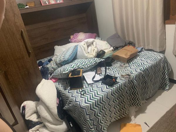 Bandidos reviraram casa das vitimas em busca de dinheiro, em Vila Valério. por Gabriela Fardin