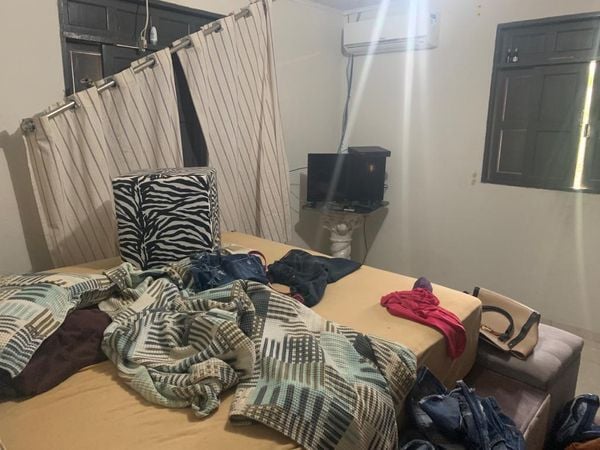 Bandidos reviraram casa das vitimas em busca de dinheiro, em Vila Valério. por Gabriela Fardin
