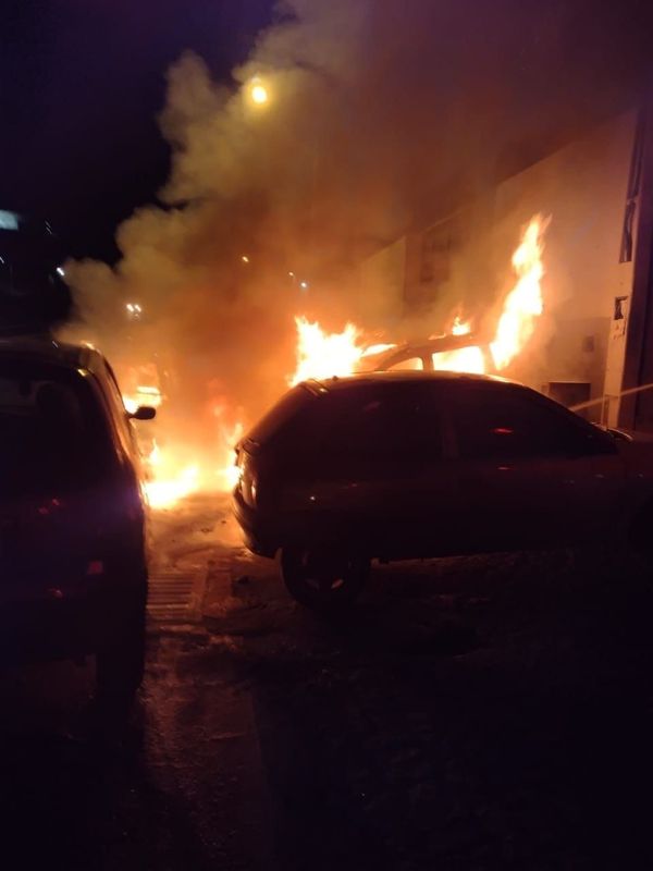O incêndio foi madrugada desta terça-feira (05) e as chamas foram controladas pelo Corpo de Bombeiros