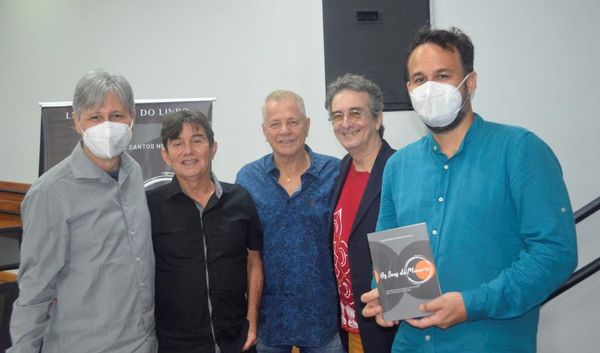 José Roberto Santos Neves recebe Lula D’Vitória, Carlos Bona, Carlos Papel e o secretário de Estado da Cultura, Fabricio Noronha, no lançamento do livro Os Sons da Memória.