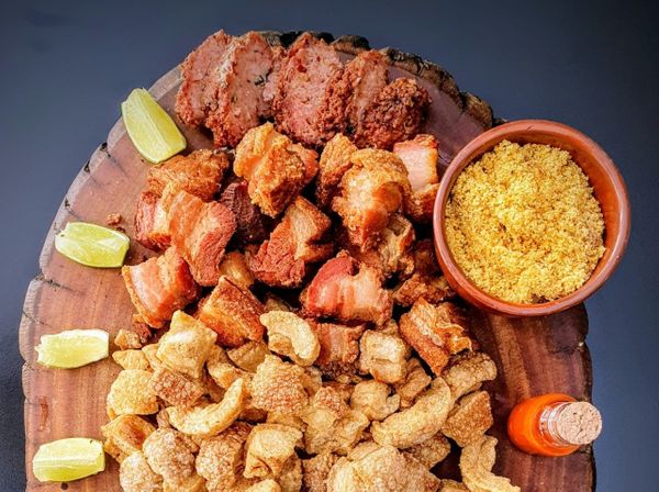 Tábua de torresmos tem uma ótima saída entre os clientes da franquia. 