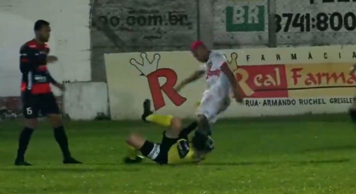 A partida entre Sport Clube São Paulo-RS e Guarani-RS, no dia 4 de outubro, foi interrompida no segundo tempo, após William dar um chute na cabeça de Crivellaro, que estava caído no chão